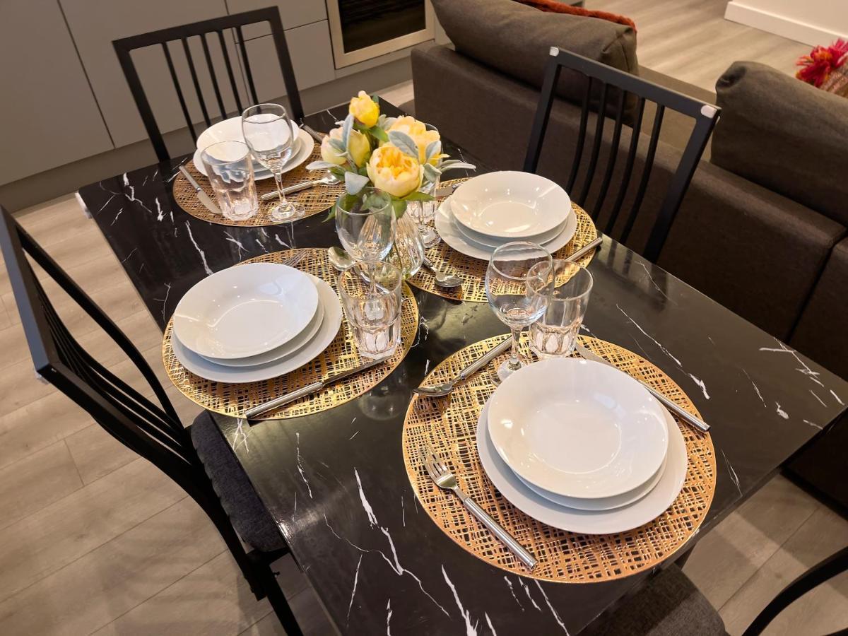 Lovely 2 Double Bedroom Flat With Free Parking - At The Atrium Mk Milton Keynes Dış mekan fotoğraf