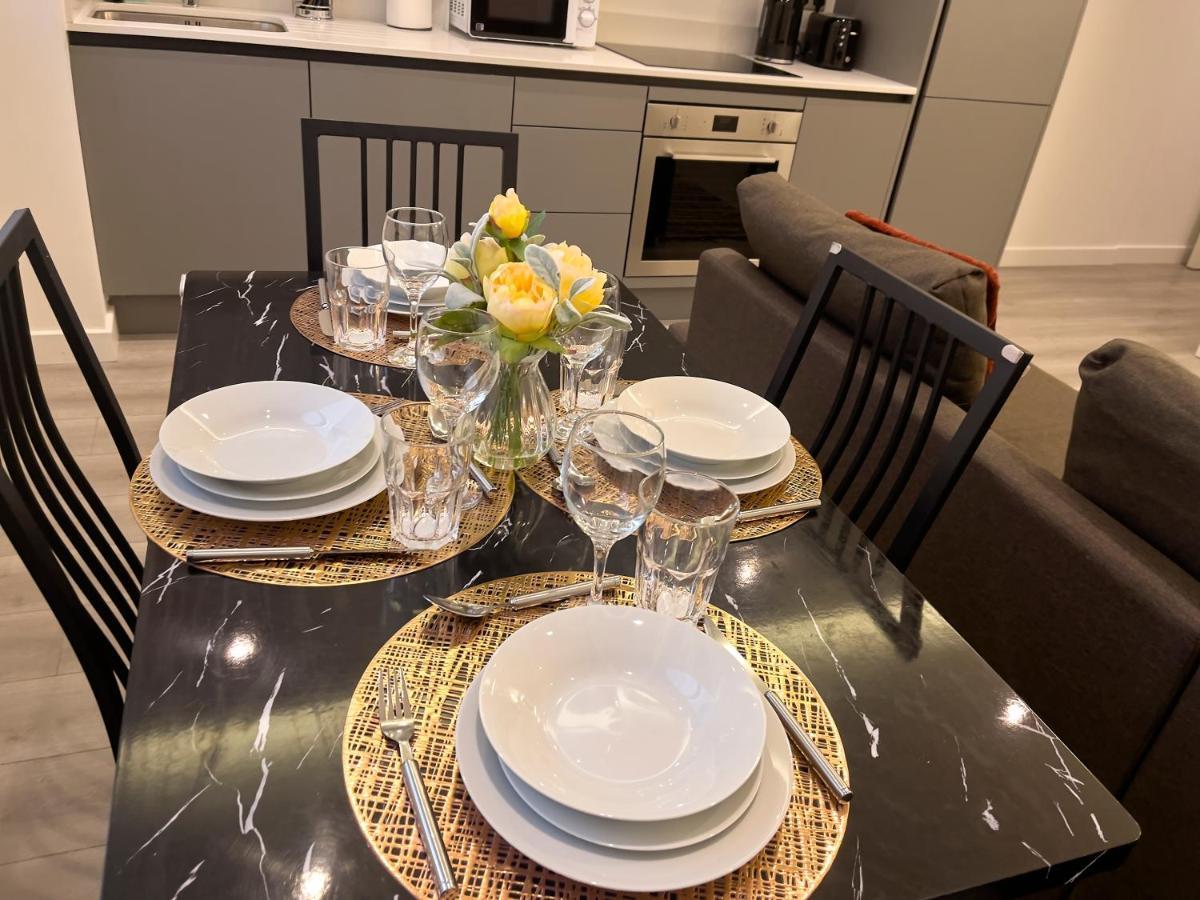 Lovely 2 Double Bedroom Flat With Free Parking - At The Atrium Mk Milton Keynes Dış mekan fotoğraf