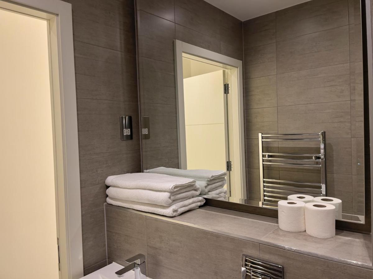 Lovely 2 Double Bedroom Flat With Free Parking - At The Atrium Mk Milton Keynes Dış mekan fotoğraf