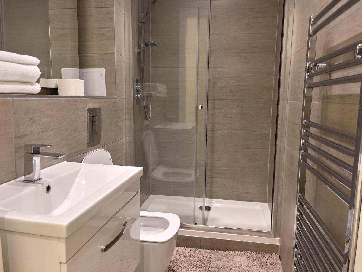 Lovely 2 Double Bedroom Flat With Free Parking - At The Atrium Mk Milton Keynes Dış mekan fotoğraf