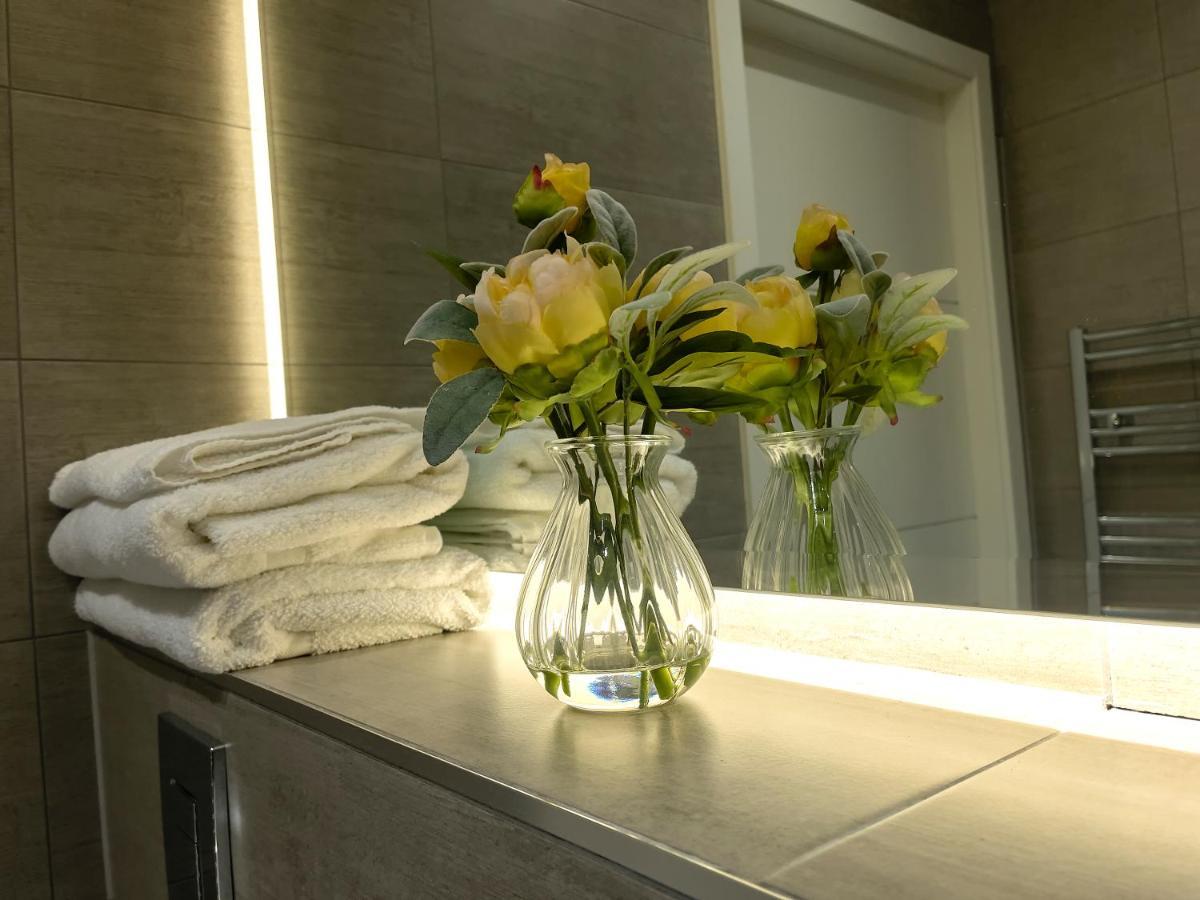 Lovely 2 Double Bedroom Flat With Free Parking - At The Atrium Mk Milton Keynes Dış mekan fotoğraf