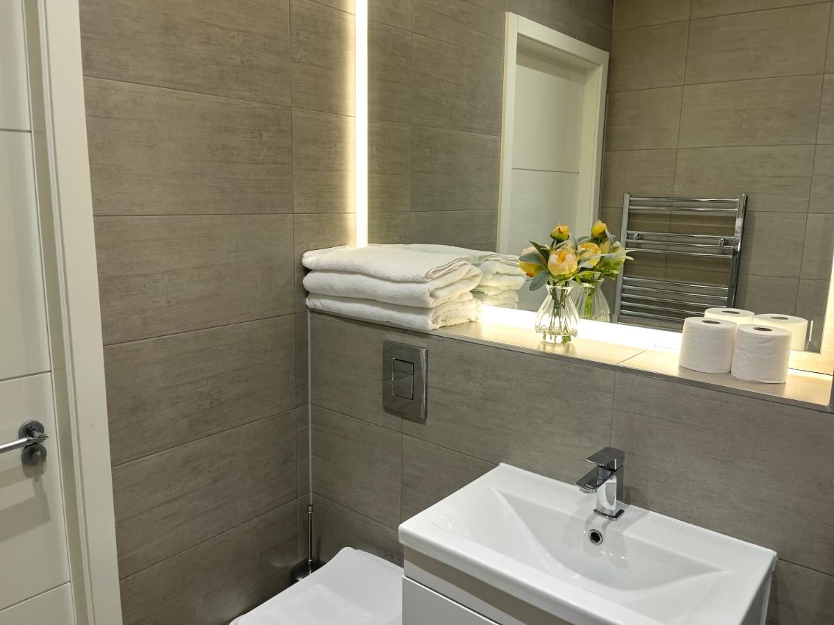 Lovely 2 Double Bedroom Flat With Free Parking - At The Atrium Mk Milton Keynes Dış mekan fotoğraf